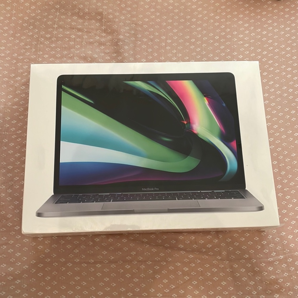 13inch MacBook Pro with apple m1 chip 1tb ssd